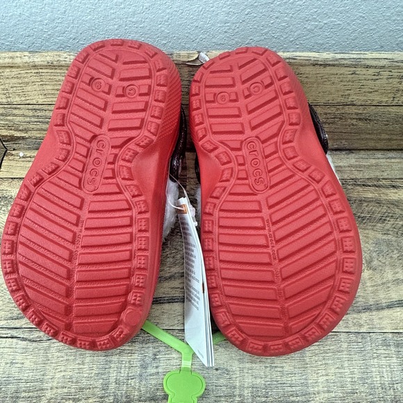 New Crocs Classic Lined Santa Clogs Toddler C9 – Red Faux Fur Holiday Shoes - Picture 10 of 10